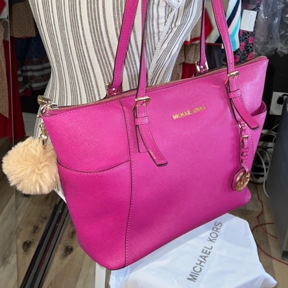 🔥1 hour sale. Like NEW, Michael Kors, leather tote bag, raspberry color